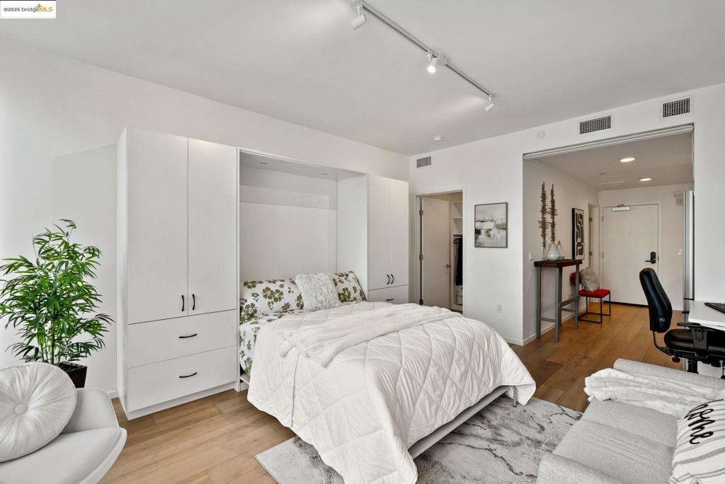 NOB HILL - Residential