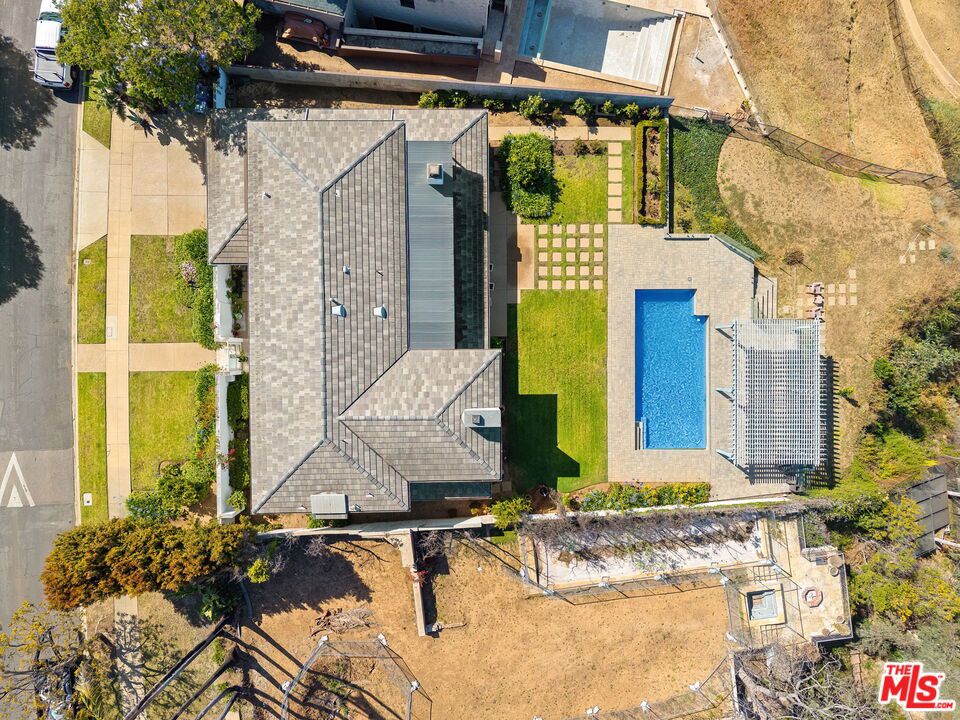 525 Alma Real Drive