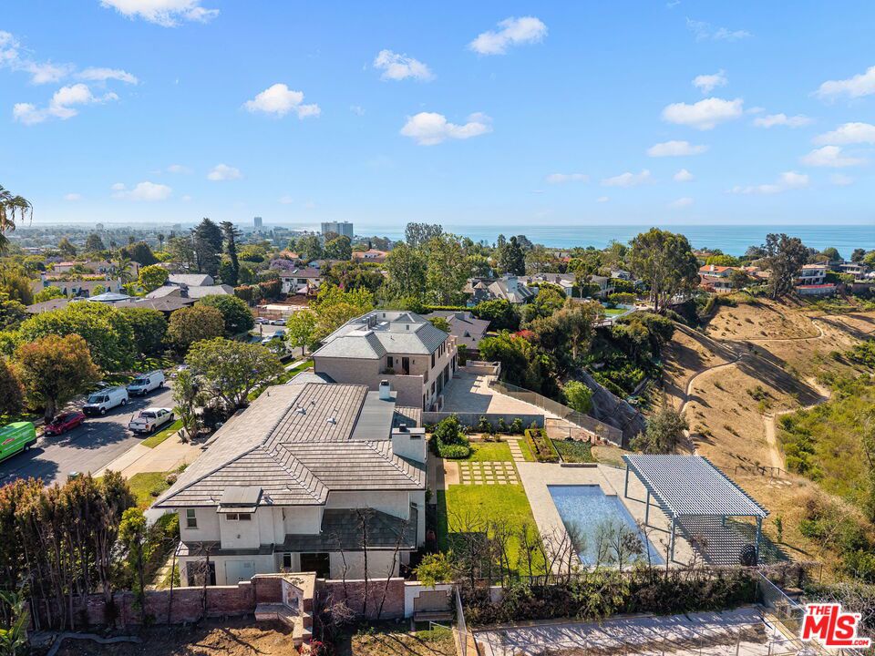 525 Alma Real Drive