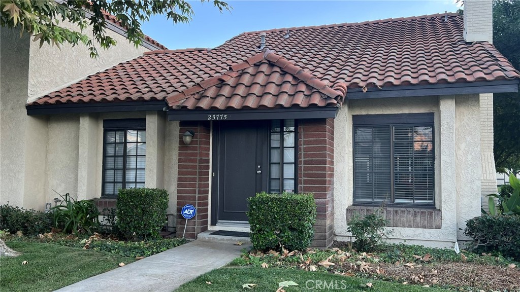 Rare 3-Bedroom, 3-Bathroom Home with Prime Location
This exceptional home features a highly sought-after floor plan with three bedrooms and three full bathrooms. The first floor offers two generously sized bedrooms, a spacious open-concept living area with kitchen and breakfast nook, and access to a private courtyard. The second floor includes a large bedroom suite complete with its own full bathroom and walk-in closet, providing an ideal private retreat.
Additional features include a two-car garage and access to community amenities such as two swimming pools and a tennis court. Conveniently located just minutes from three major hospitals, and approximately one mile from Costco, Sam’s Club, and a variety of shopping centers, this home offers both comfort and convenience.