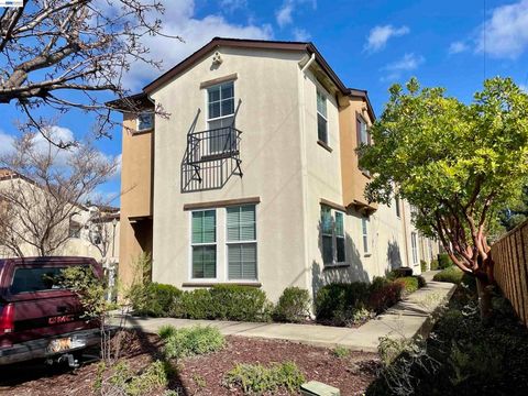 Photo of 3901 3901 Forest Cir Cir, Castro Valley, CA 94546 (MLS # 41125553)