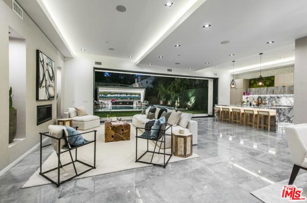 Properties 4 11241 Blix Street
