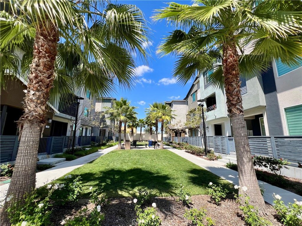 Photo of 925 E 3rd St, Santa Ana, CA 92701 (MLS # OC26080474)