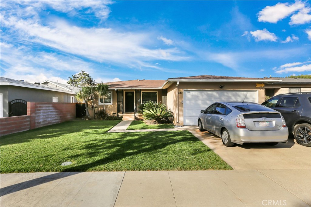 Exceptional investment opportunity just one block from Chapman University. This property features two fully leased homes generating $11,200 in monthly rental income. The front house offers 3(4) bedrooms and 2 bathrooms, while the grandfathered back house provides 4 bedrooms and 4 bathrooms—a rare setup that maximizes rent potential.
Both homes are designed for student living with private bedrooms, multiple bathrooms, and functional layouts that remain in high demand year after year. Located in one of Orange’s most desirable student housing corridors, the property benefits from strong, consistent occupancy and proximity to campus, Old Towne Orange, shopping, and dining.
With Chapman’s continued growth and limited nearby housing supply, 337 / 339 E Everett presents investors with immediate cash flow, long-term upside, and minimal vacancy risk in a proven rental market.