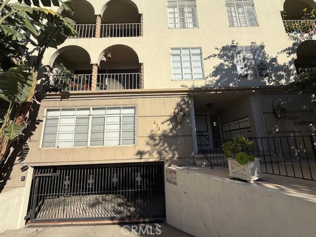 Photo of 434 S Canon Drive #202, Beverly Hills, CA 90212 (MLS # SR25242684)