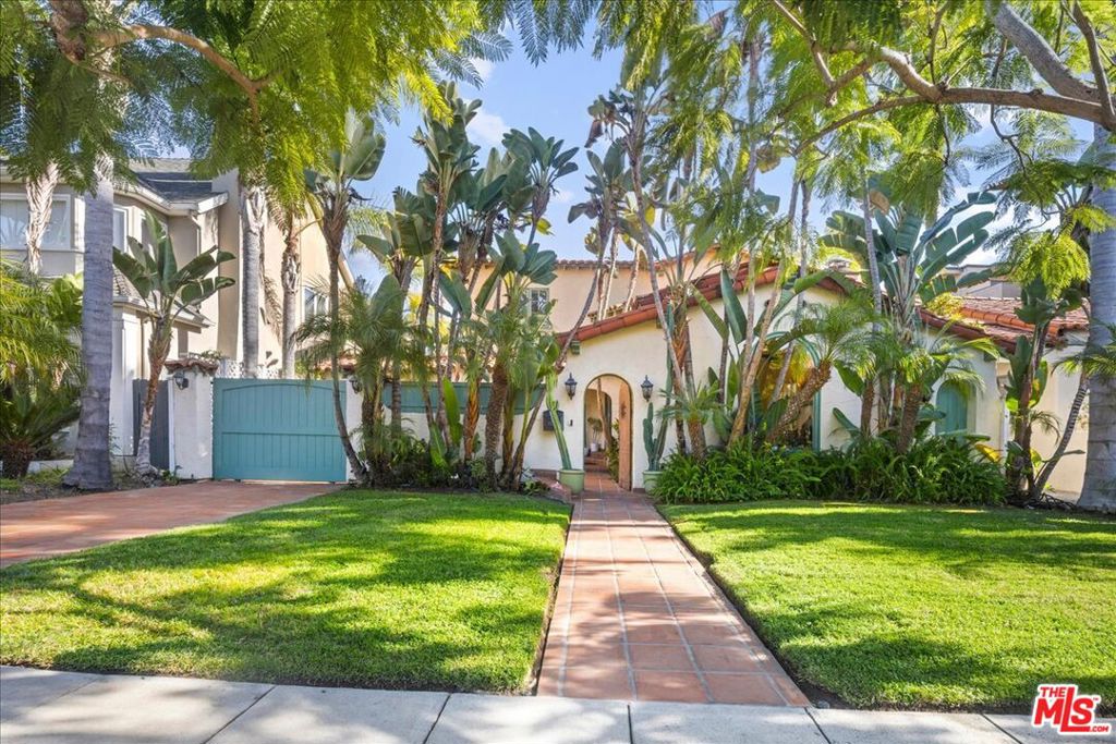 Photo of 10388 Keswick Avenue, Los Angeles, CA 90064 (MLS # 26102339)