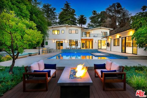 Photo of 721 N Beverly Drive, Beverly Hills, CA 90210 (MLS # 25615823)