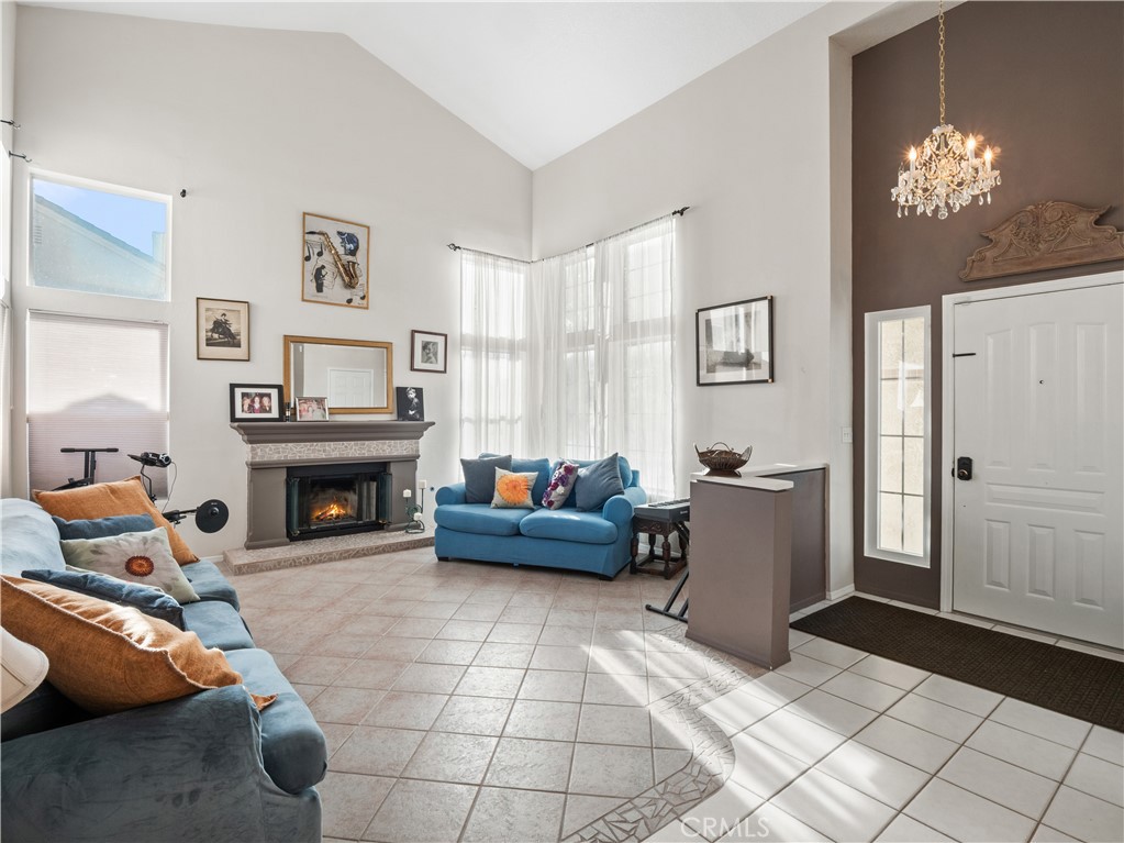 Collage (COLG) - Residential