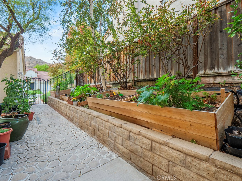 Collage (COLG) - Residential