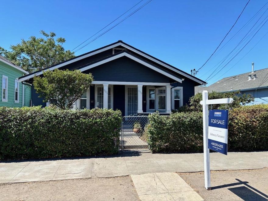 Well maintained duplex in the heart of San Jose. Both units are tenant occupied but can be a great owner occupy opportunity with rental income. Large expansive lot offers plenty of options to build out or for an ADU.