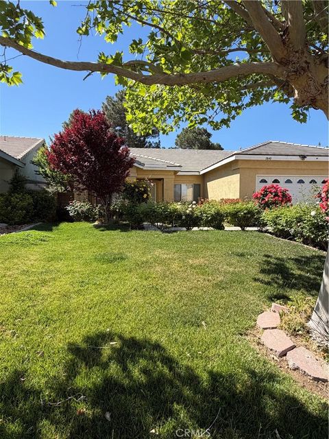Photo of 1840 W Holguin St, Lancaster, CA 93534 (MLS # SR26077475)