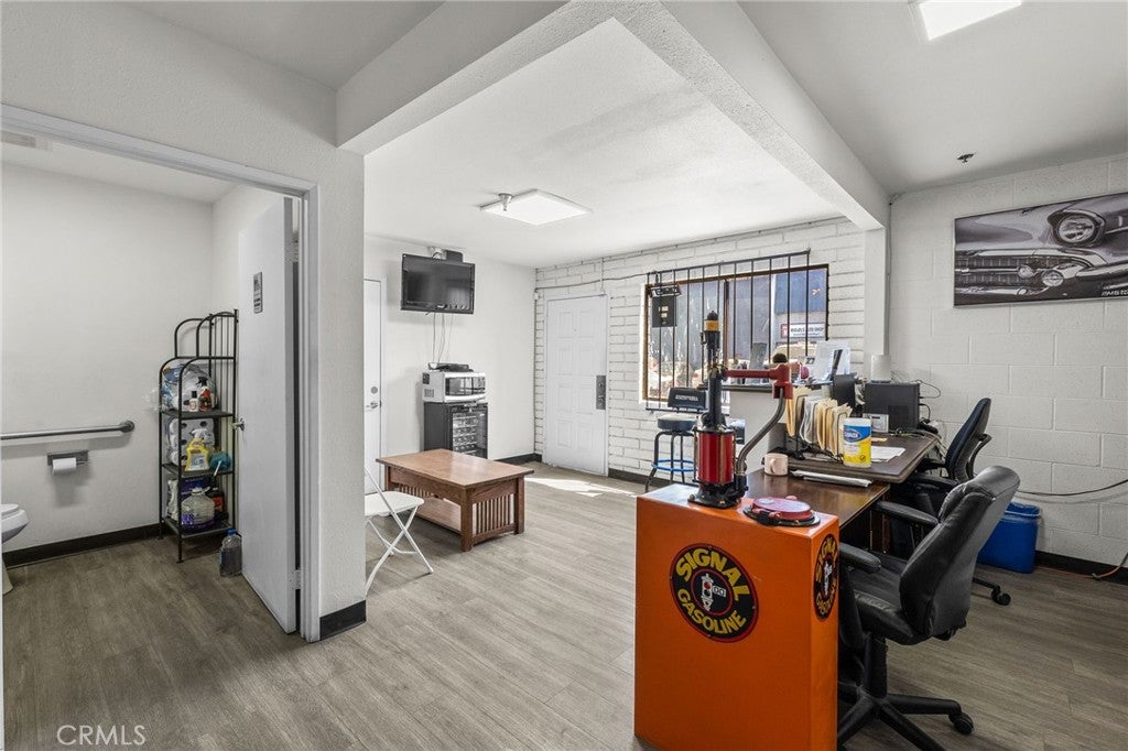 12500 Magnolia Avenue K&L
