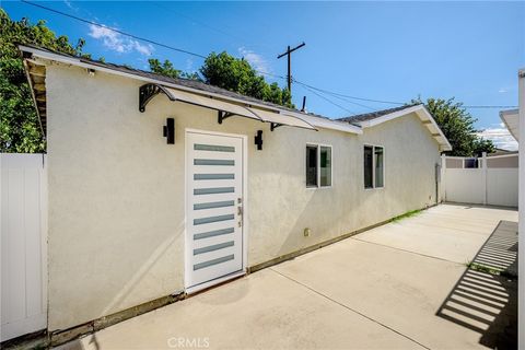 Photo of 7058 Willis Avenue, Van Nuys, CA 91405 (MLS # GD25229980) Photo of 7058 Willis Avenue, Van Nuys, CA 91405 (MLS # GD25229980)