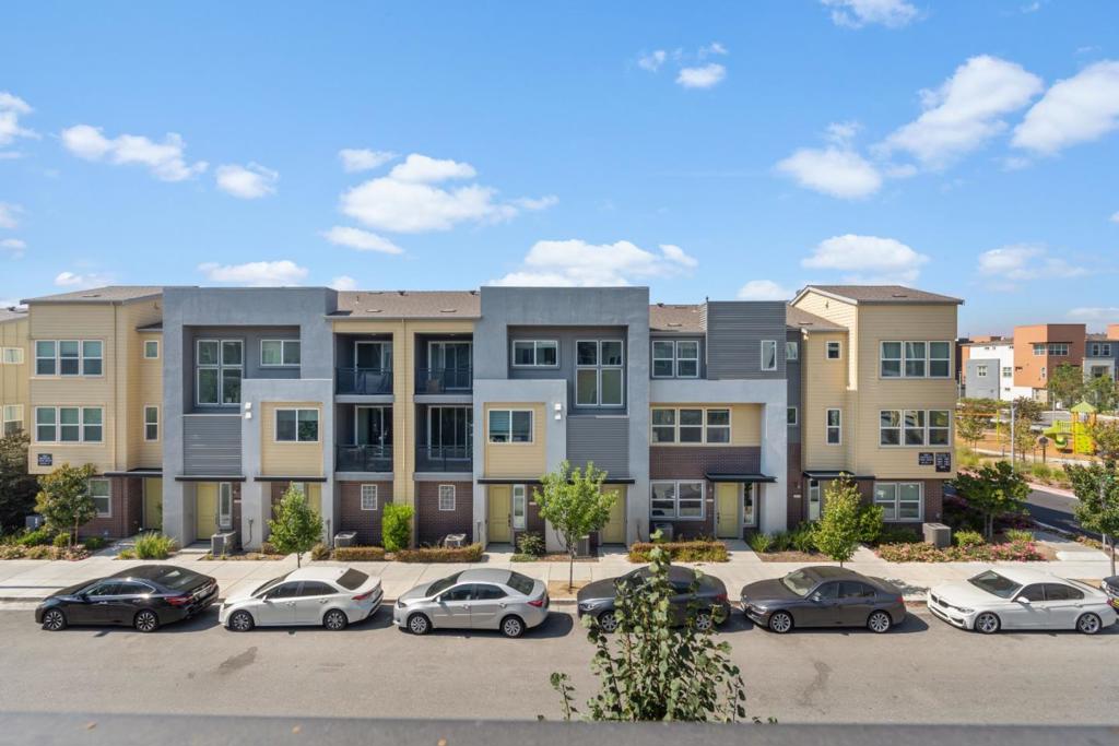 Outstanding opportunity to live in a Large Townhome (1941 SF) with private entrance and attached 2 car tandem garage in North San Jose. Open floor living space made for entertaining, well-appointed kitchen with a spacious Quartz countertop / Island, Stainless steel appliances, gas stove & more. The home has 3 large bedrooms as well as an expansive master suite features a large walk-in closet with a Luxurious mater bathroom. Other amenities include an attached 2-car garage and private balcony. Ease access to 101/880/680 and proximity to Bart station. Easy commute to all the major employers (Google, Cisco, Intel, Intuit, PayPal, LinkedIn, Apple, eBay, Netflix, etc). Owner pays HOA & Garbage. Move in ready. Application, credit check and security deposit required. One year lease minimum. No Pet. Non Smoking Community.