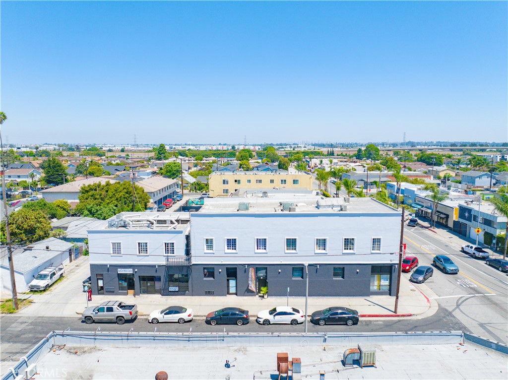 825 W Gardena