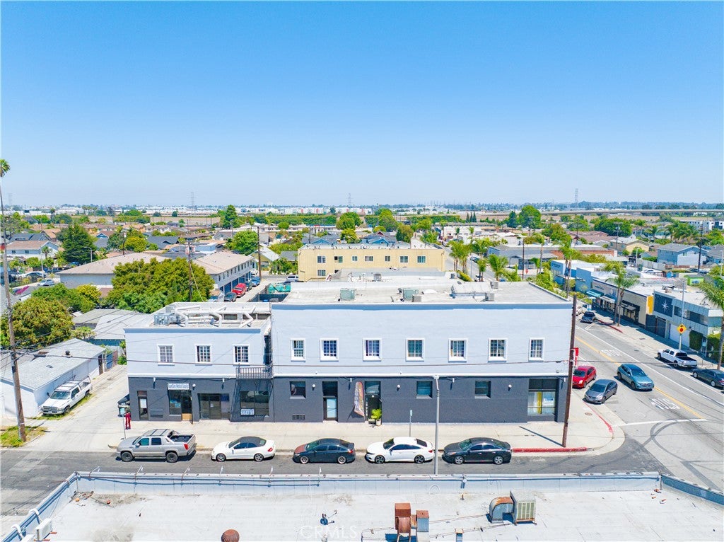 825 W Gardena