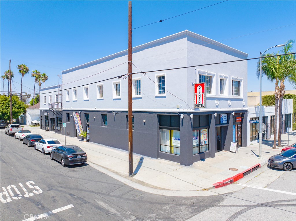 825 W Gardena