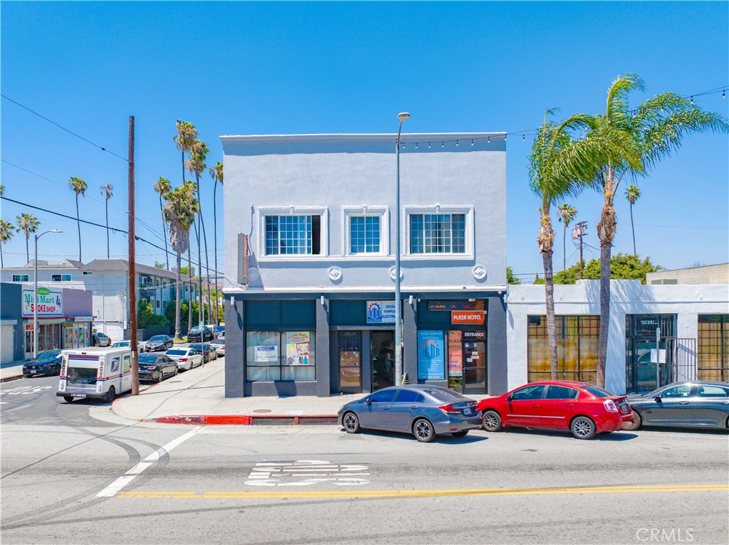 825 W Gardena