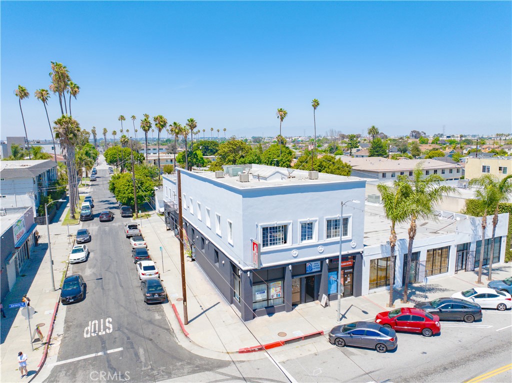 825 W Gardena