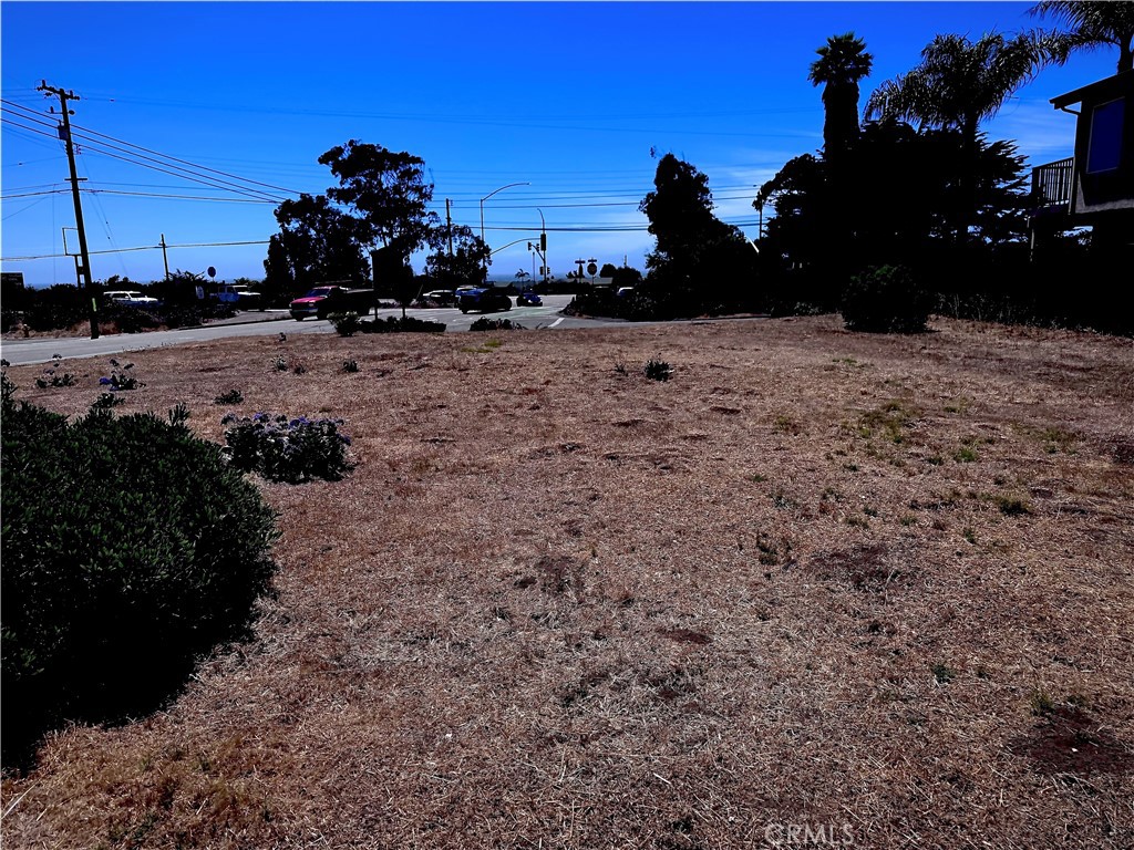 Prime 6,000 Sq Ft Lot Near the Beach – Ocean & Morro Rock Views!
Rare opportunity to own a large 6,000 sq ft vacant lot in beautiful Morro Bay, just minutes from the beach, shopping, dining, public transportation, and local recreation areas.
Build your dream coastal getaway or invest in a potential multi-unit development. With stunning ocean and iconic Morro Rock views, this lot offers flexibility and value in a highly desirable location.
?? Key Highlights:
Spacious 6,000 sq ft lot
Close to beach, shops, restaurants, and transit. Ocean and Morro Rock views
Ideal for a large single-family beach home or possible 2–3-unit development (check with the City of Morro Bay for zoning and building requirements)
Great access to coastal lifestyle amenities
Don’t miss your chance to create something special in one of California’s most charming beach towns.