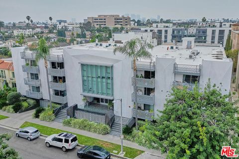 Photo of 425 S Willaman Drive #307, Los Angeles, CA 90048 (MLS # 26643671)