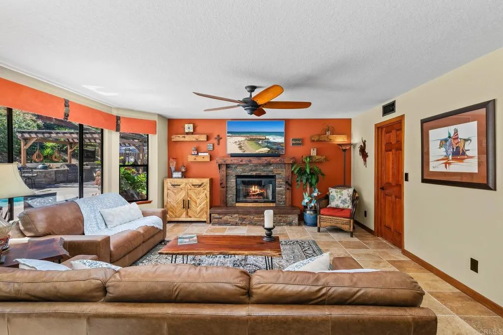 Poway, California 92064, United States, 4 Bedrooms Bedrooms, ,4 BathroomsBathrooms,Residential,Pending,215762