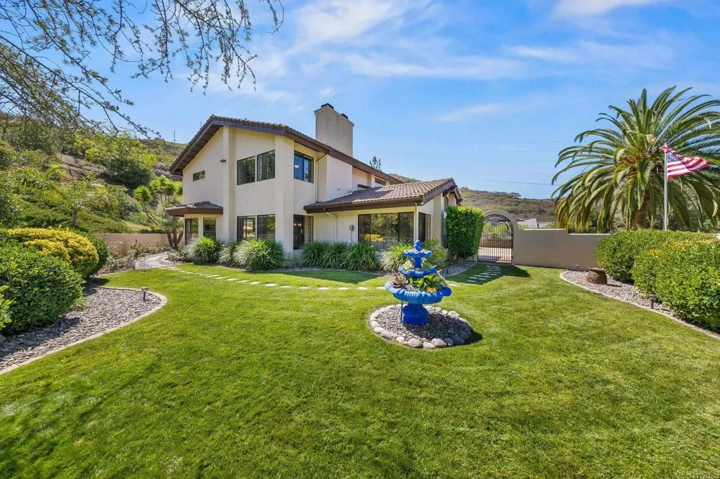 Poway, California 92064, United States, 4 Bedrooms Bedrooms, ,4 BathroomsBathrooms,Residential,Pending,215762