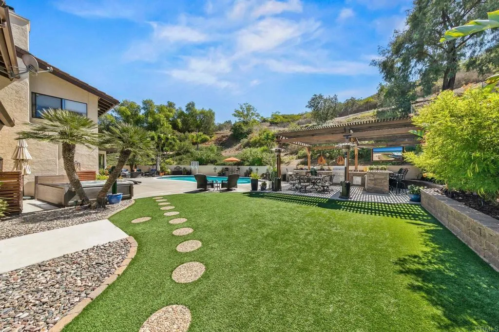 Poway, California 92064, United States, 4 Bedrooms Bedrooms, ,4 BathroomsBathrooms,Residential,Pending,215762