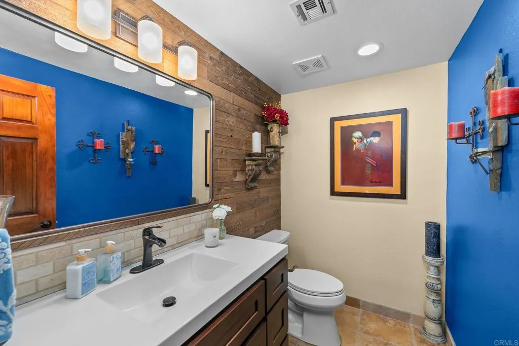 Poway, California 92064, United States, 4 Bedrooms Bedrooms, ,4 BathroomsBathrooms,Residential,Pending,215762