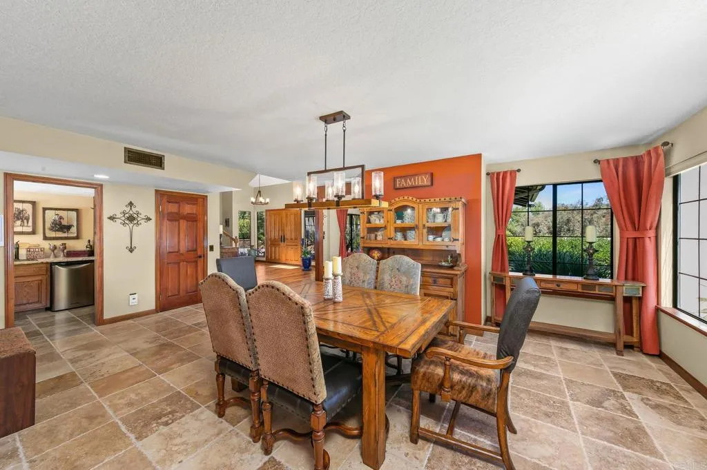 Poway, California 92064, United States, 4 Bedrooms Bedrooms, ,4 BathroomsBathrooms,Residential,Pending,215762