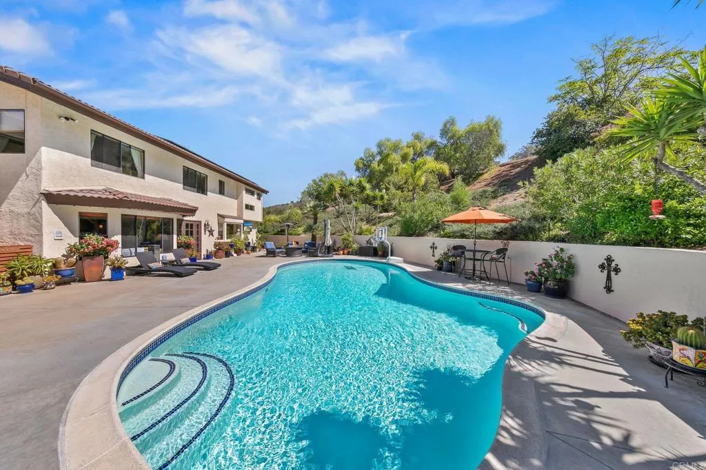 Poway, California 92064, United States, 4 Bedrooms Bedrooms, ,4 BathroomsBathrooms,Residential,Pending,215762