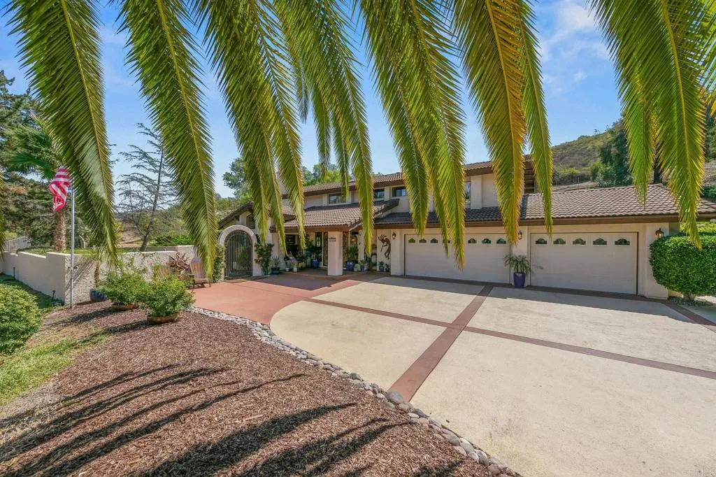 Poway, California 92064, United States, 4 Bedrooms Bedrooms, ,4 BathroomsBathrooms,Residential,Pending,215762