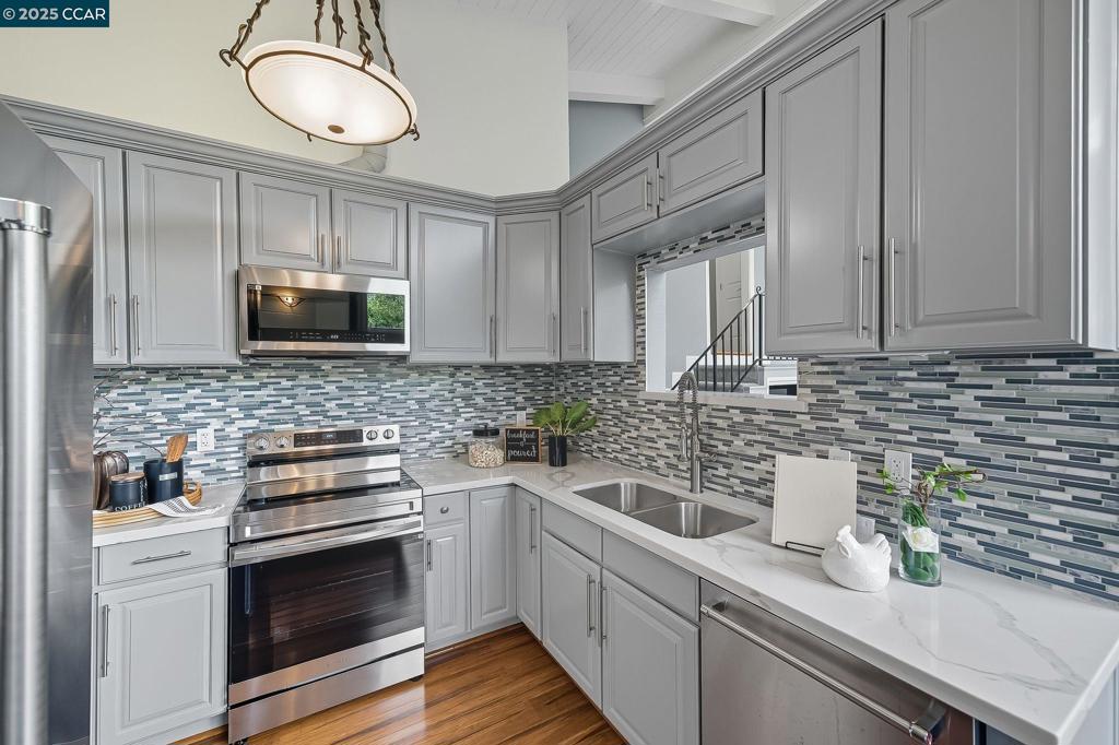 OAK SPRINGS - Residential