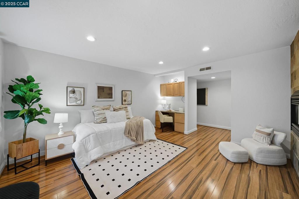 OAK SPRINGS - Residential