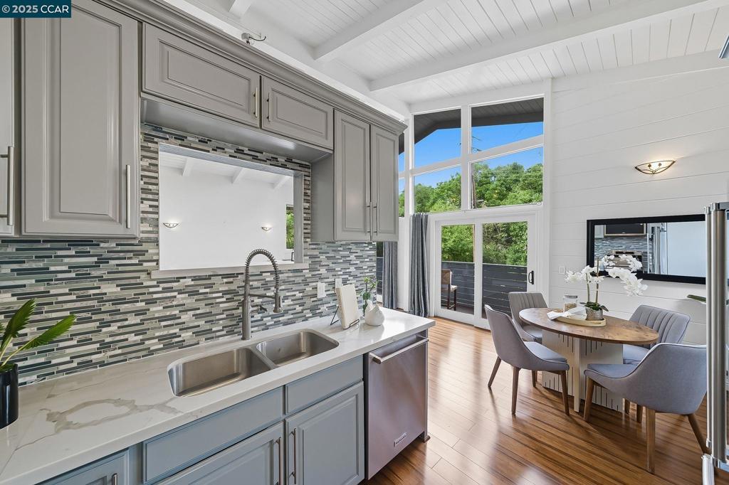 OAK SPRINGS - Residential