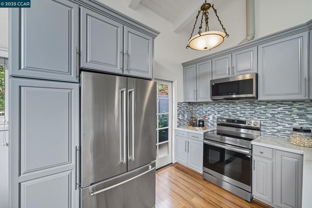 OAK SPRINGS - Residential