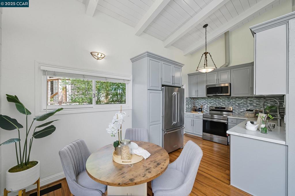 OAK SPRINGS - Residential