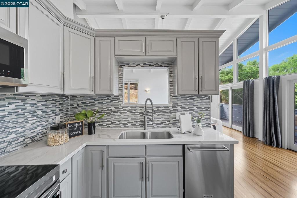 OAK SPRINGS - Residential