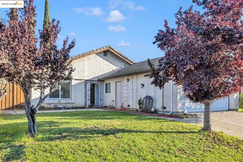 Photo of 2031 Biscay DR Dr, Pittsburg, CA 94565 (MLS # 41117060)