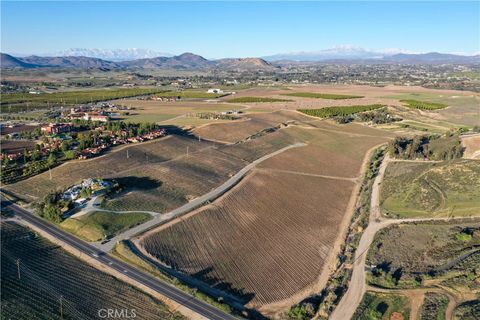 Photo of 0 Valle Toscana Ct, Temecula, CA 92592 (MLS # ND26063050)