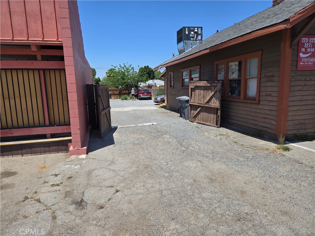 221 S PALM AVE.