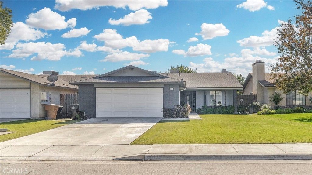 Photo of 1401 Candace Ave, Bakersfield, CA 93307 (MLS # NS25244236)