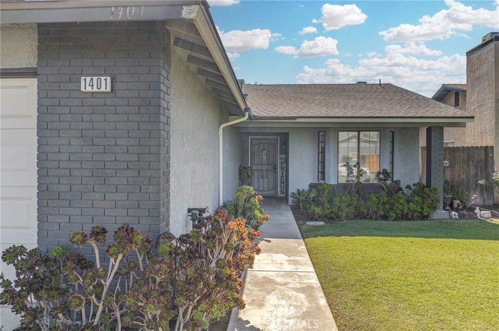 Photo of 1401 Candace Ave, Bakersfield, CA 93307 (MLS # NS25244236)