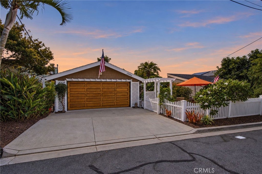 Photo of 27056 Calle Juanita, Dana Point, CA 92624 (MLS # OC26214680)