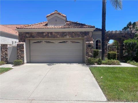 Photo of 40416 Via Estrada, Murrieta, CA 92562 (MLS # OC26170614)