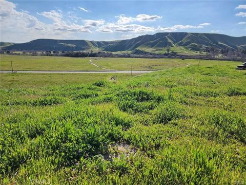 Photo of 13300 Round Mountain Road, Bakersfield, CA 93308 (MLS # SR26000677)
