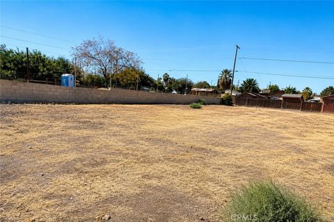 Photo of 429 Eastern Avenue Ave, Taft, CA 93268 (MLS # SB26100903)