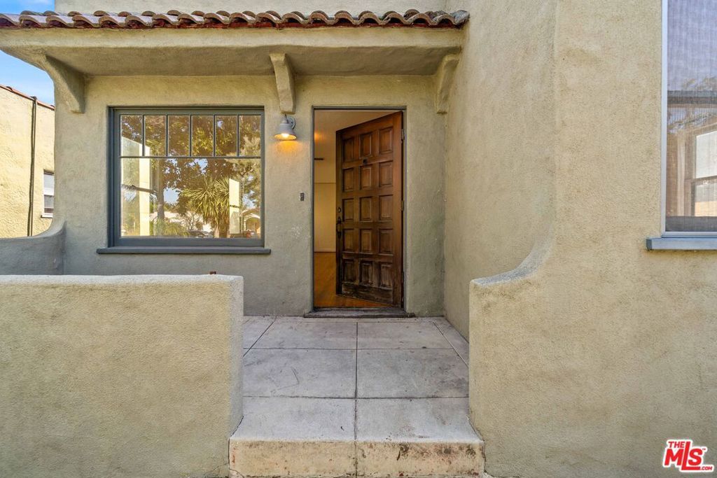 Photo of 3000 Finch Street, Los Angeles, CA 90039 (MLS # 25620217)