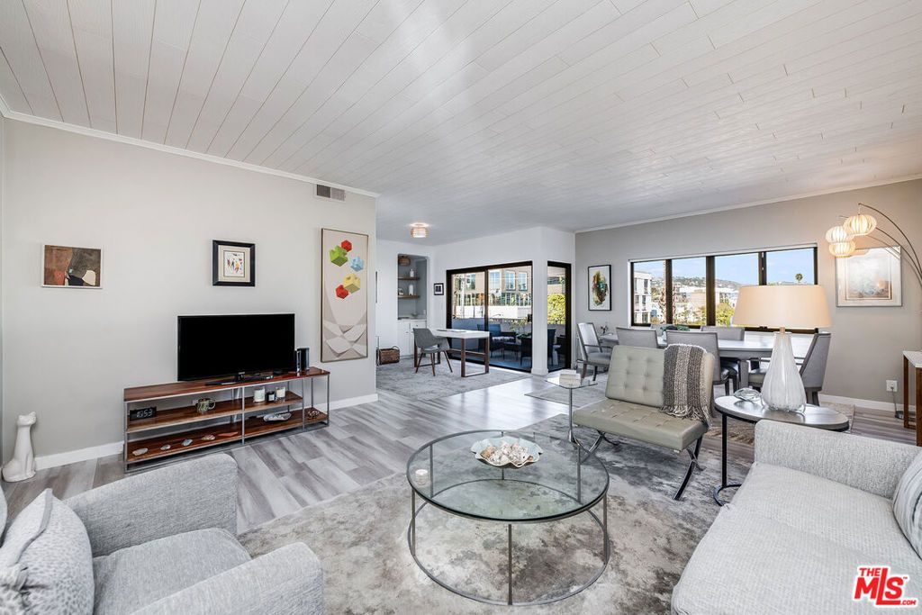 Photo of 647 Wilcox Avenue #3G, Los Angeles, CA 90004 (MLS # 25618843)