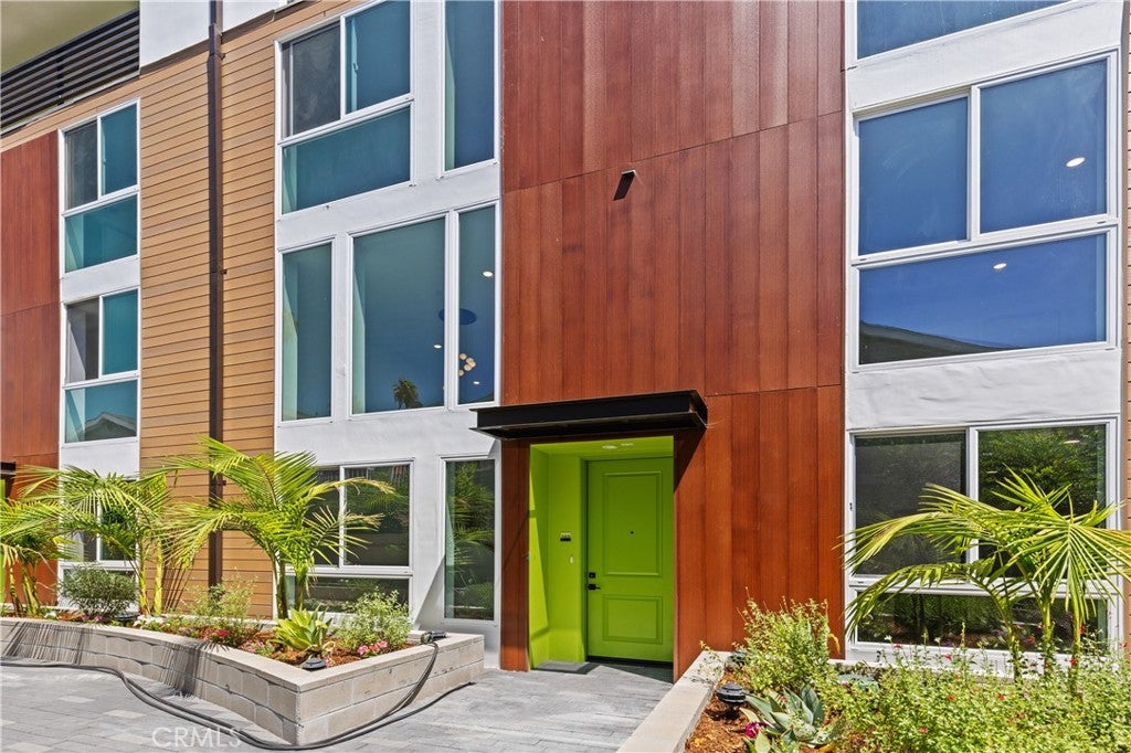 176 N Catalina Avenue 103